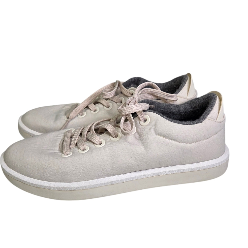 allbirds women's sneakers in light beige and gray